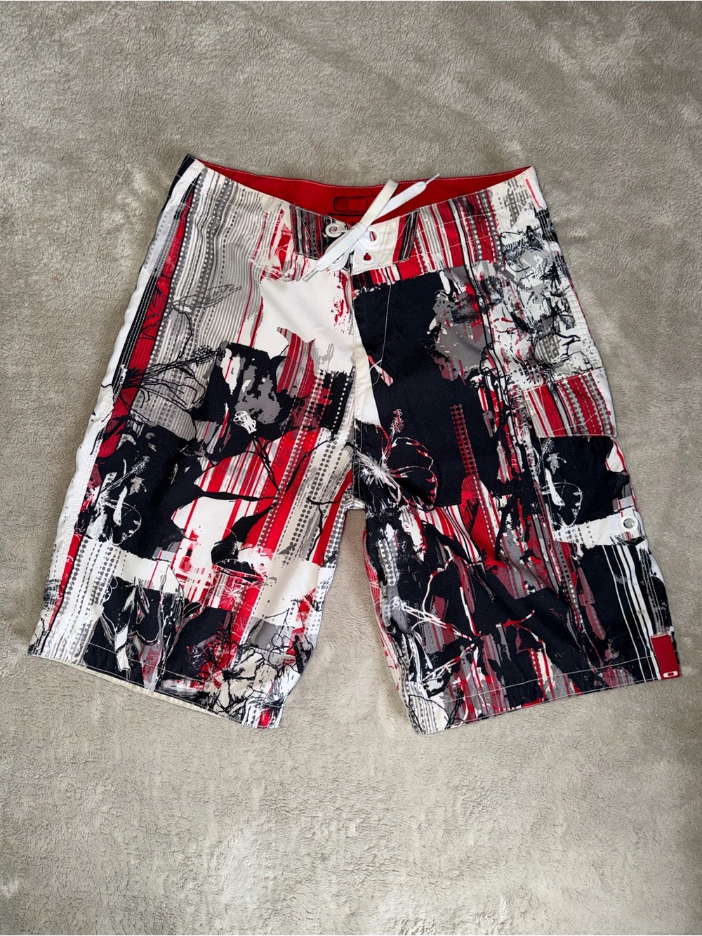 Oakley Vintage Y2K Men’s Size 34 All Over Print Multi Color 10” Boardshorts